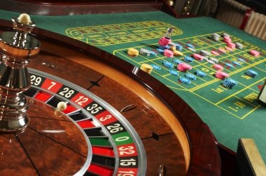 youslot88 MSC slot games and live roulette table on mobile phone screen